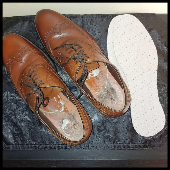 Johnston & Murphy Cognac Wingtip - Picture 8 of 11
